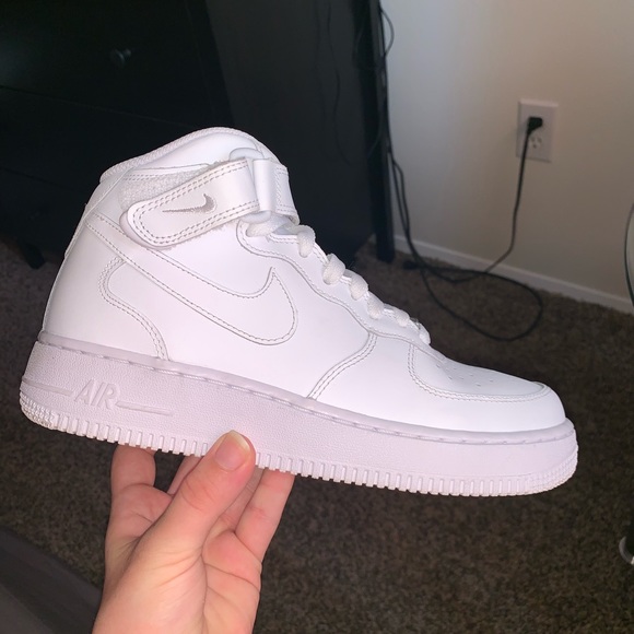 AF1 - Picture 2 of 4